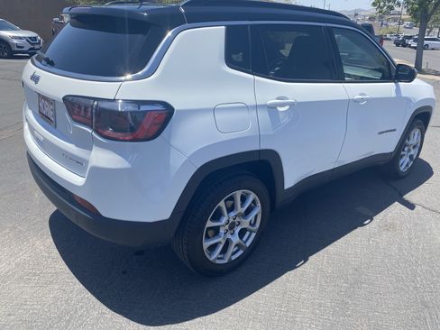Used 2025 Jeep Compass Limited AWD/4WD image 4