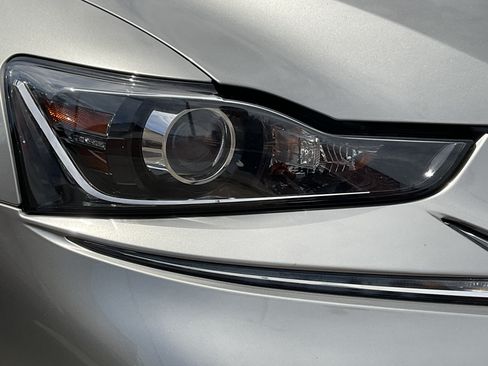 Used 2018 Lexus IS 350 AWD image 13