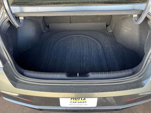 Used 2025 Hyundai Elantra Limited image 31