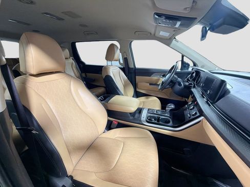 Used 2024 Kia Carnival LX FWD image 30