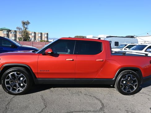 Used 2025 Rivian R1T Adventure image 3