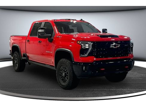Used 2024 Chevrolet Silverado 2500 ZR2 w/ Technology Package AWD/4WD image 2