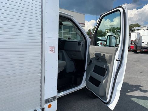 Used 2018 Ford E-350 and Econoline 350 Super Duty RWD image 21