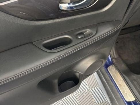 Certified 2019 Nissan Rogue SV w/ Premium Package AWD/4WD image 24