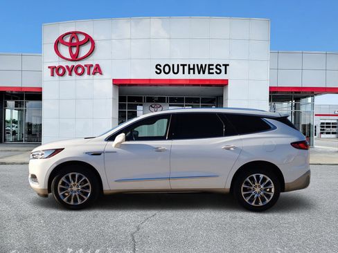 Used 2021 Buick Enclave Essence w/ Sound and Sites Package image 3