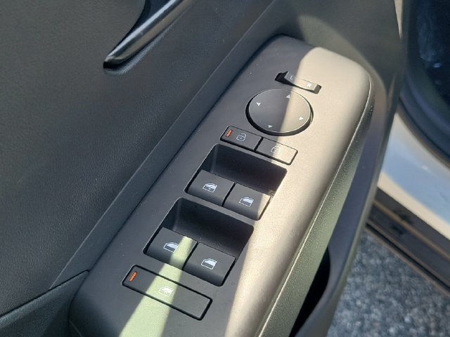 Used 2024 Hyundai Kona SEL FWD image 19