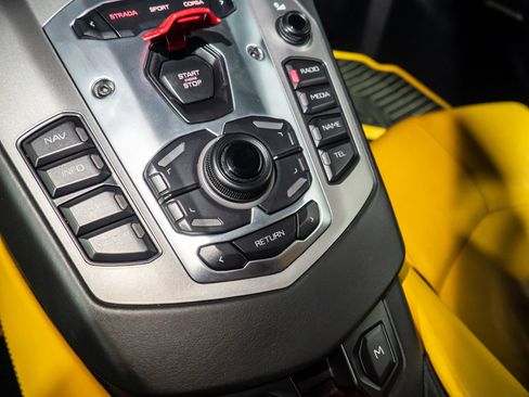 Used 2013 Lamborghini Aventador LP 700-4 image 26