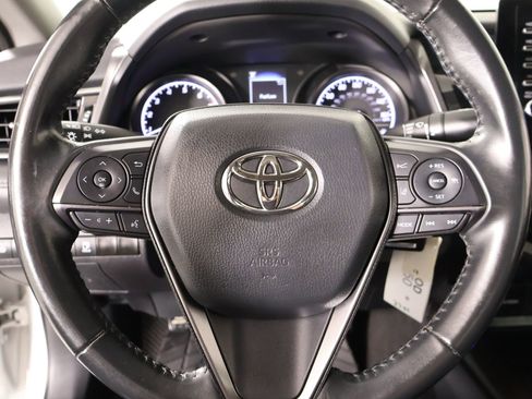 Used 2023 Toyota Camry SE FWD image 3