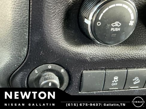 Used 2016 Jeep Wrangler Unlimited Sahara AWD/4WD image 17