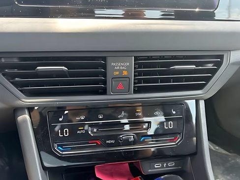 Used 2025 Volkswagen Jetta SE FWD image 30