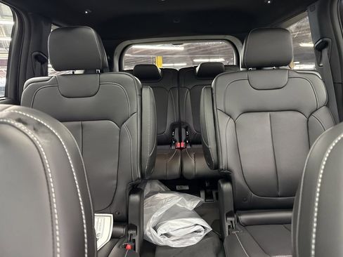 New 2025 Jeep Grand Cherokee L Limited w/ Luxury Tech Group II AWD/4WD image 23
