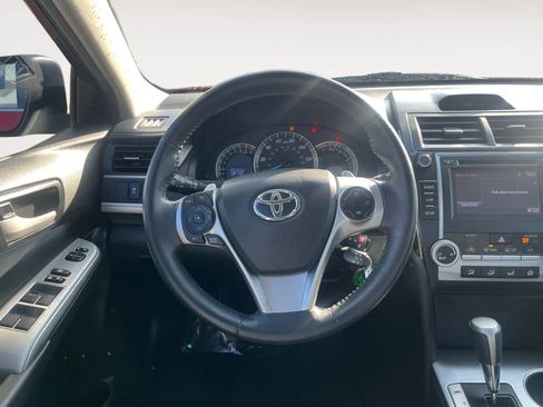 Used 2014 Toyota Camry SE image 12