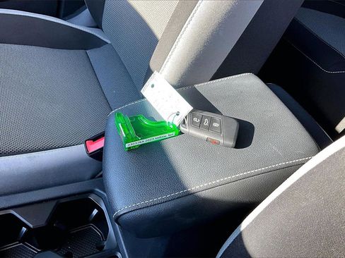 Used 2023 Volkswagen Taos S image 10