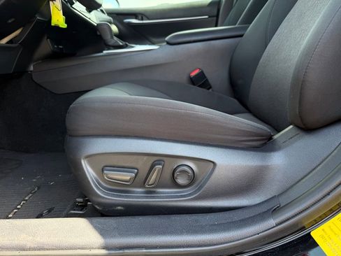 Used 2023 Toyota Camry LE FWD image 11