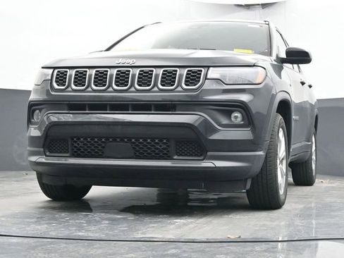 Used 2025 Jeep Compass Latitude image 23