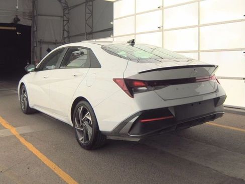 Used 2025 Hyundai Elantra Sport image 3