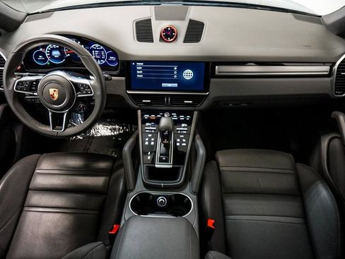 Used 2023 Porsche Cayenne Platinum Edition image 27