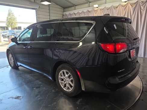 Used 2023 Chrysler Voyager LX FWD image 7