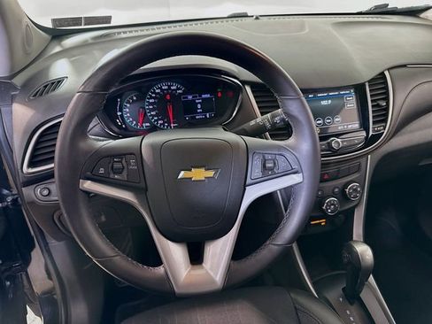 Used 2019 Chevrolet Trax LT w/ LT Convenience Package FWD image 12