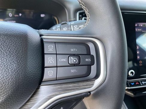 Used 2023 Jeep Wagoneer L Series II AWD/4WD image 17