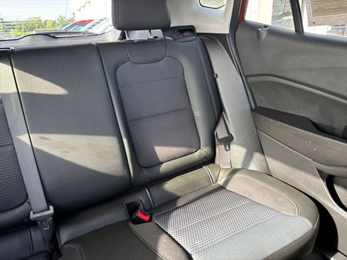 Used 2025 Chevrolet Trax LT w/ LT Convenience Package FWD image 31