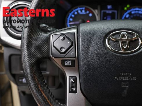 Used 2018 Toyota Tacoma SR5 AWD/4WD image 14
