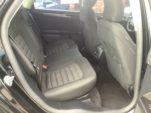 Used 2017 Ford Fusion SE w/ Fusion SE Technology Package FWD image 12