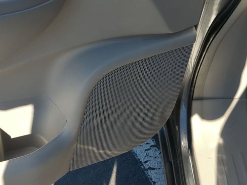 Used 2015 Nissan Quest S image 15