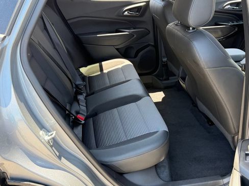 Used 2025 Chevrolet Trax LT FWD image 21