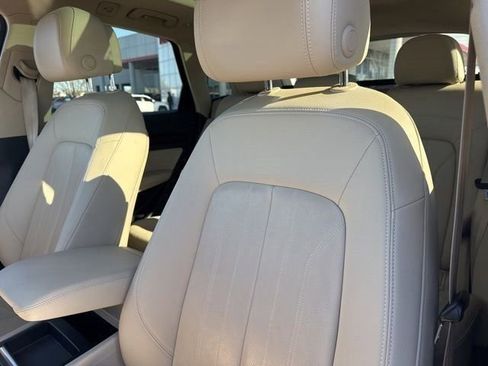 Used 2018 Audi Q5 Prestige w/ Prestige Package image 9