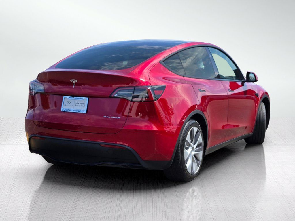 Used 2024 Tesla Model Y Long Range AWD/4WD image 4