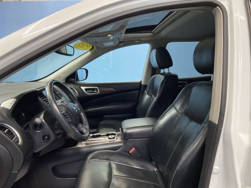 Used 2017 Nissan Pathfinder Platinum w/ Midnight Edition Package image 9