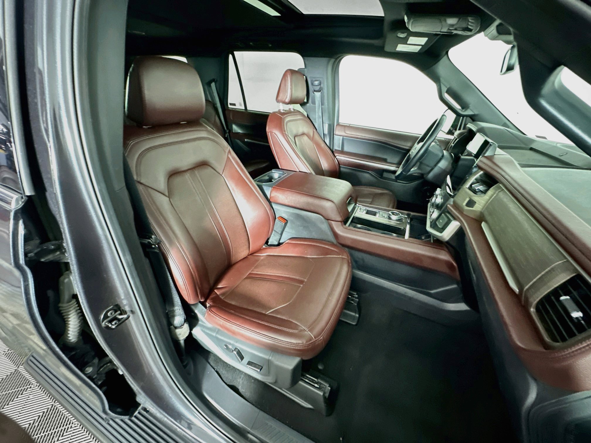 Used 2024 Ford Expedition Limited RWD image 35