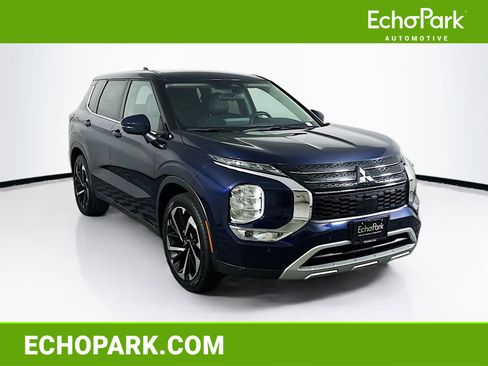Used 2024 Mitsubishi Outlander SE image 1