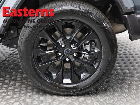 Used 2025 Jeep Wrangler Unlimited Sahara AWD/4WD image 8
