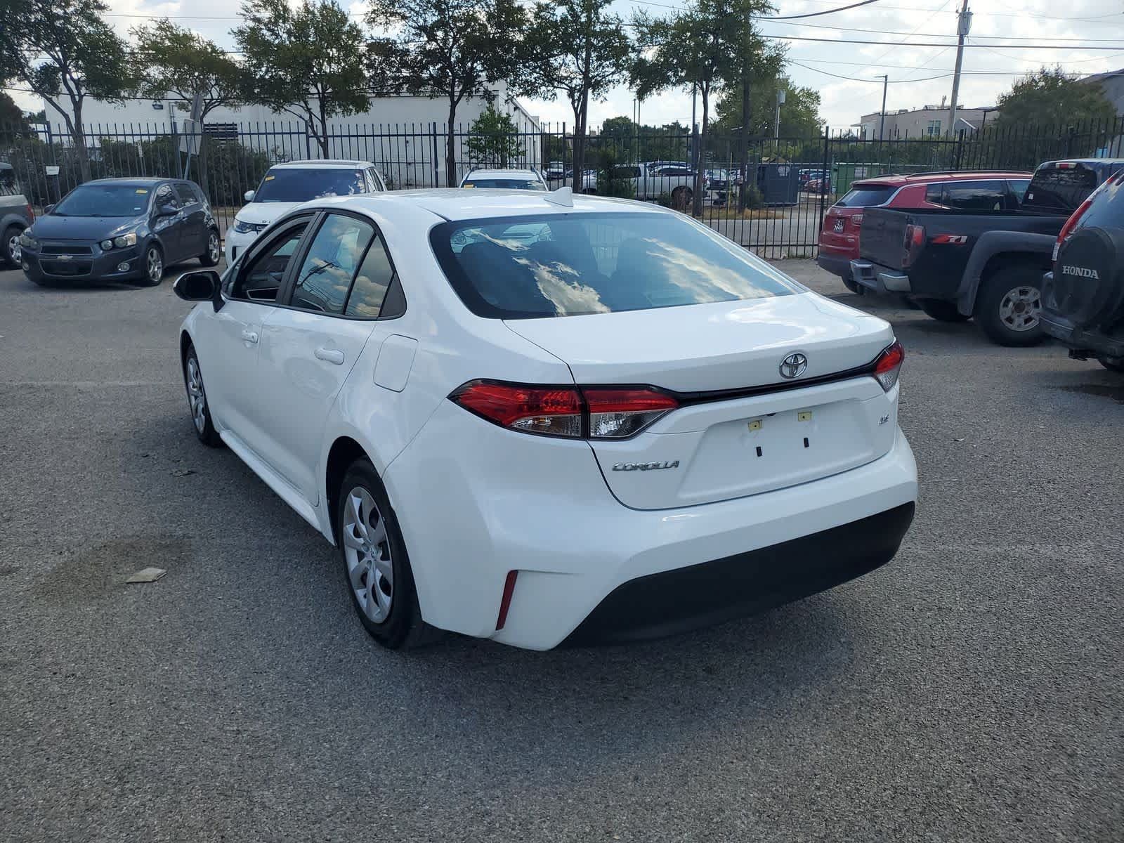 Used 2026 Toyota Corolla LE FWD image 4