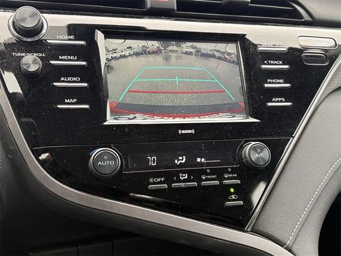 Used 2020 Toyota Camry SE image 12