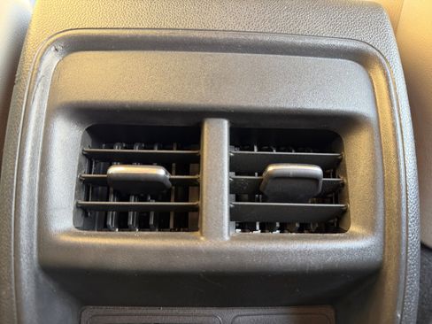 Used 2021 Cadillac XT4 Premium Luxury image 32