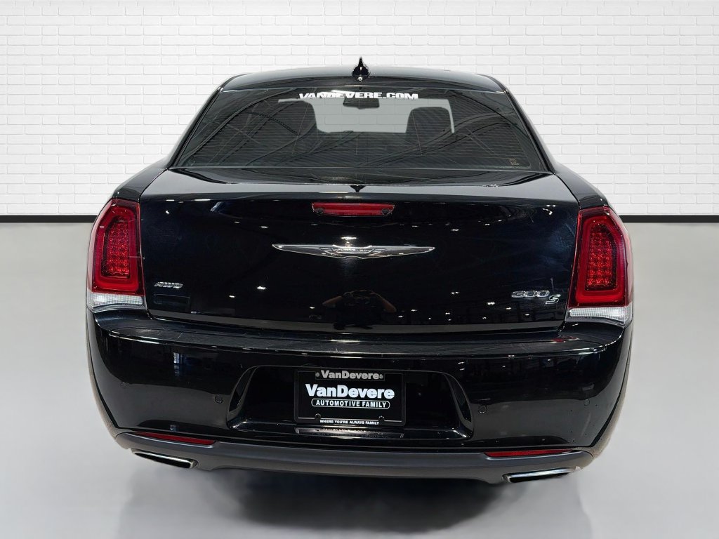 Used 2018 Chrysler 300 S w/ 300S Premium Group AWD/4WD image 8