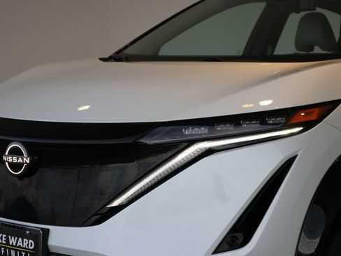 Used 2023 Nissan Ariya AWD image 12