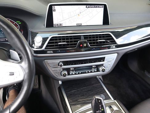 Used 2022 BMW 740i w/ M Sport Package RWD image 52