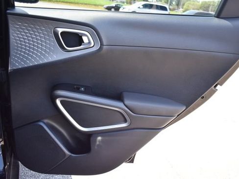 Used 2025 Kia Soul LX FWD image 34