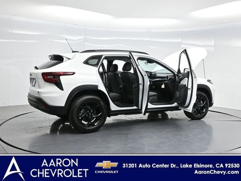 New 2026 Chevrolet Trax LT image 4