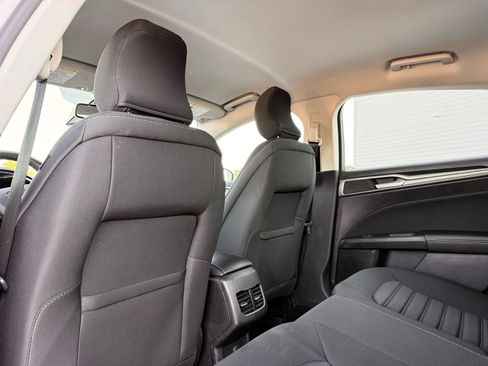 Used 2019 Ford Fusion SE FWD image 16