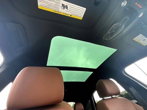 Used 2022 Audi e-tron Premium Plus w/ Premium Plus Package image 21