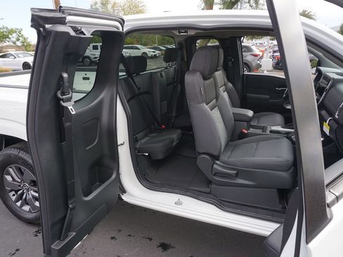 Certified 2025 Nissan Frontier SV image 9