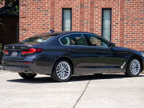 Used 2022 BMW 530i w/ Convenience Package RWD image 5