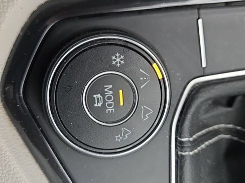 Used 2022 Volkswagen Tiguan SEL R-Line image 28