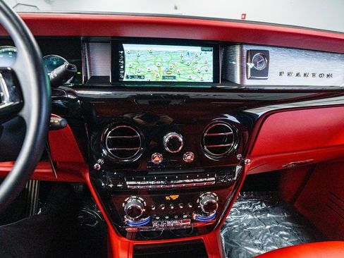 Used 2023 Rolls-Royce Phantom Sedan image 59