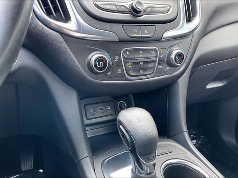 Used 2024 Chevrolet Equinox LT FWD image 31